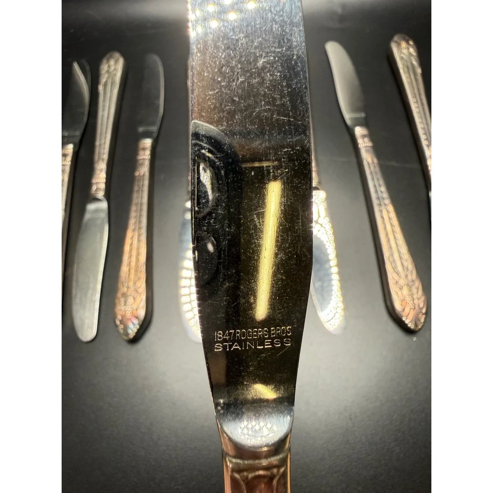 1847 Rogers‎ Bros Stainless Butter Knives Set Ornate Grape Leaf Handle Set Of 8